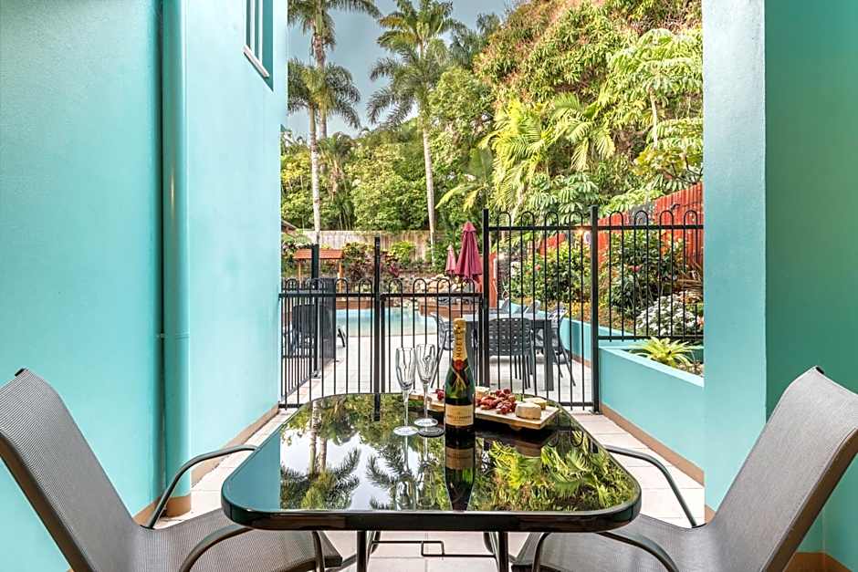 Le Cher Du Monde Adults Only