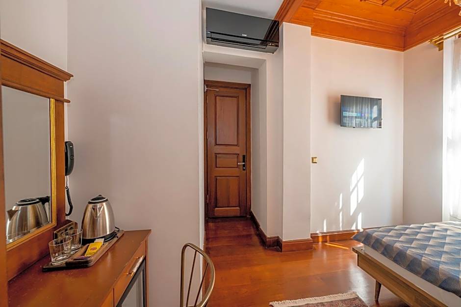 Valeria Antique 1892