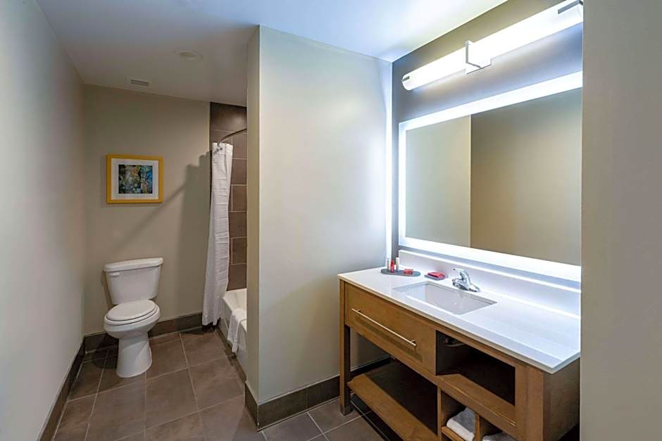La Quinta Inn & Suites by Wyndham Tulsa Downtown - Route 66