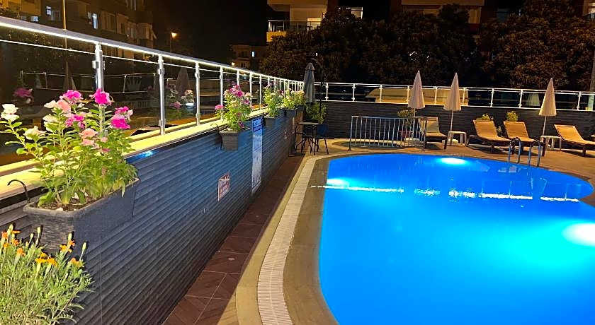 Cleopatra King Apart