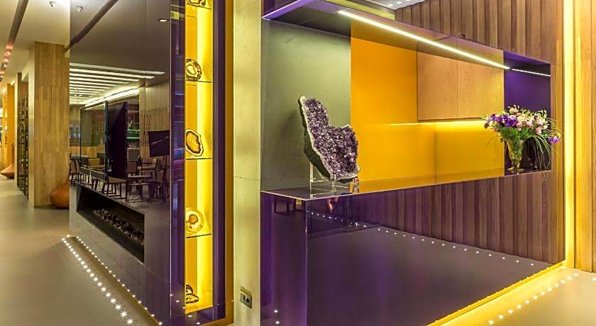 O Monot Luxury Boutique Hotel