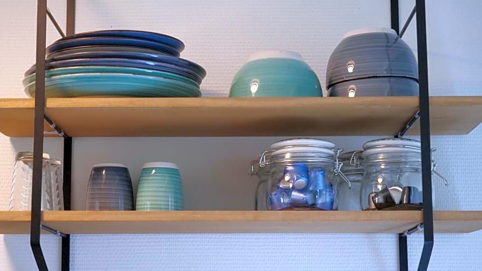 Houseboat apartment with water terrace, free bikes & fast wifi