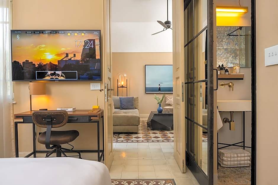 Executive 1 Bedroom Suite, Balcony — 6 fotoğraftan 1. fotoğraf