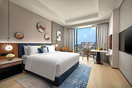 Standard Queen Room with City View