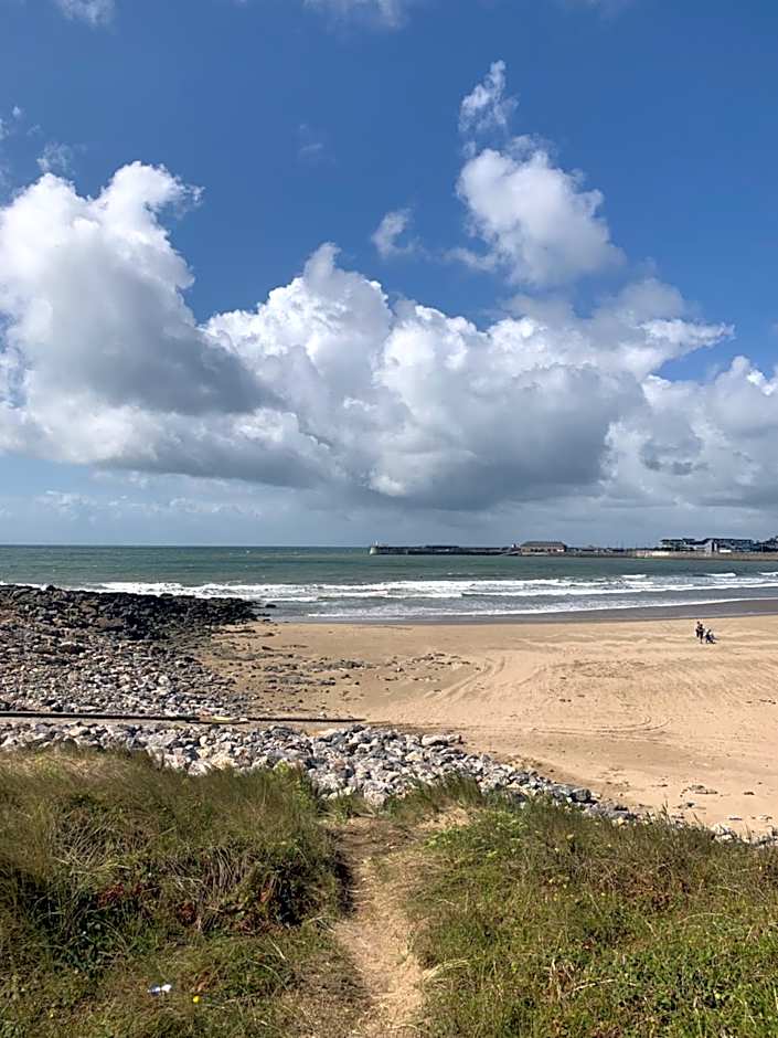 Phoenix caravan hire, Trecco bay