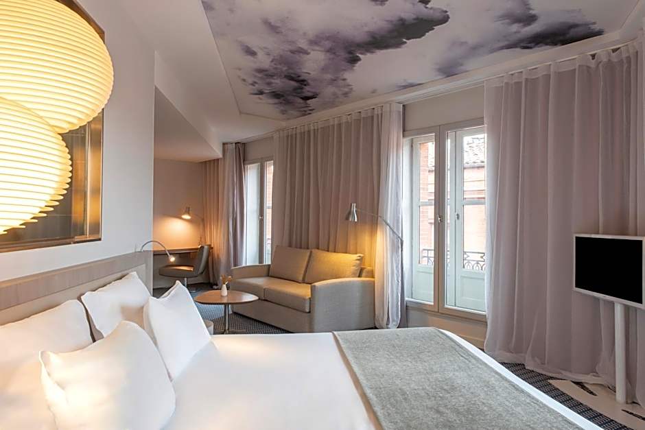 Le Grand Balcon Hotel