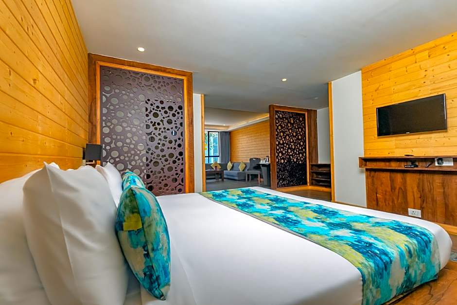 Yashshree Sanderling Mall Road