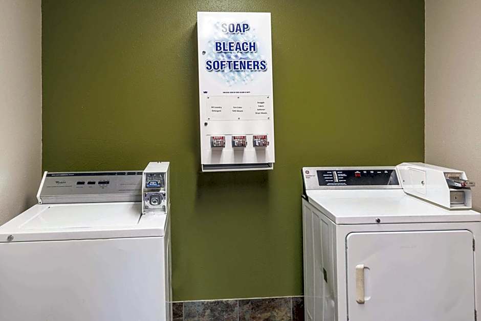 Super 8 by Wyndham Houston/NASA/Webster Area