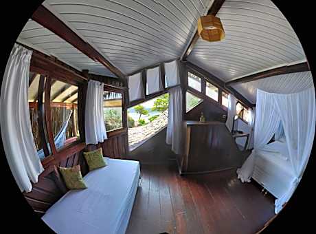 Deluxe Triple Room with Sea View