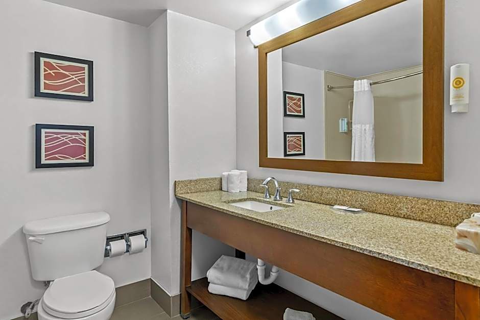 Comfort Inn & Suites Greenwood near University