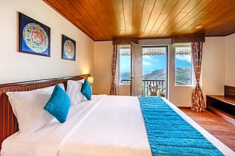Valley View Privilege Suite with balcony