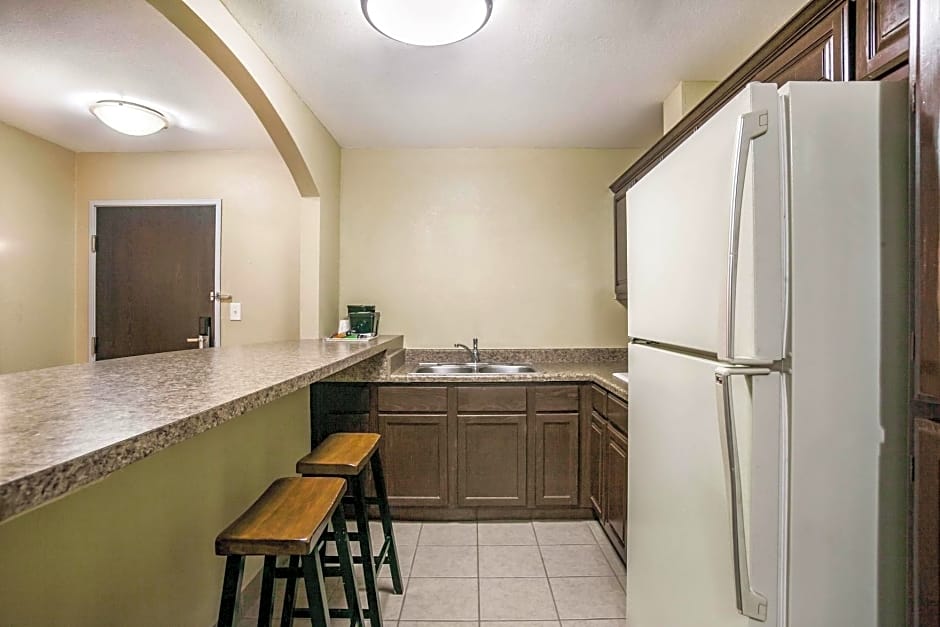 Rodeway Inn & Suites East/I-44