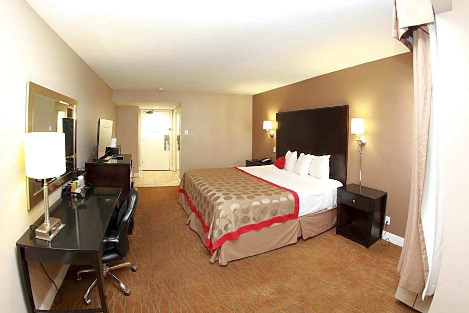 Ramada by Wyndham Fresno North