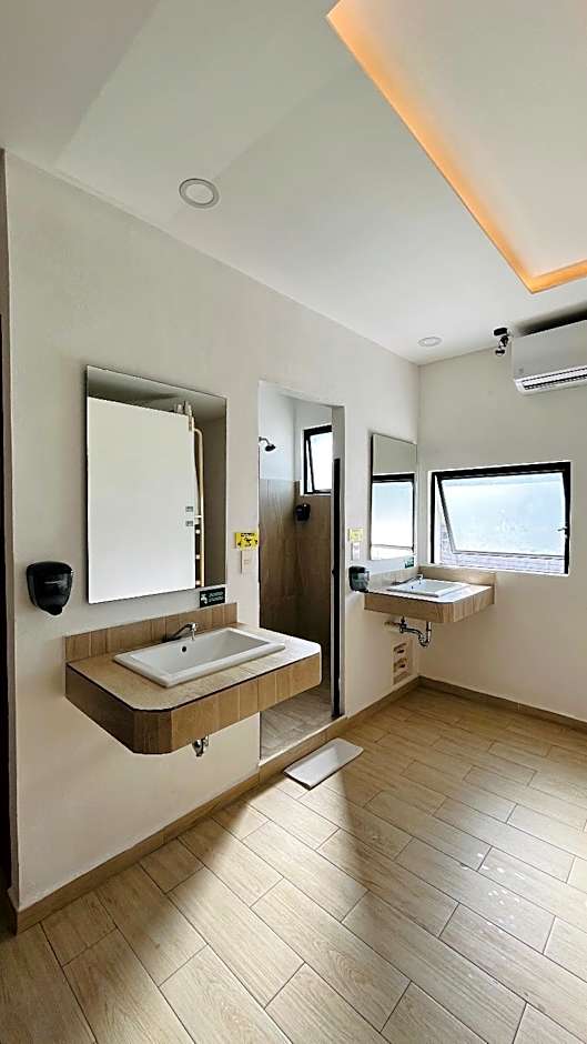 Nomads Party Hotel & Hostel