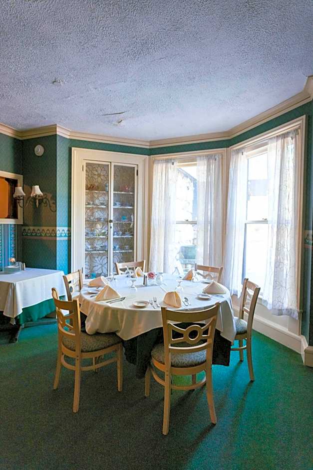 Stonehurst Manor Breakfast & Dinner Included