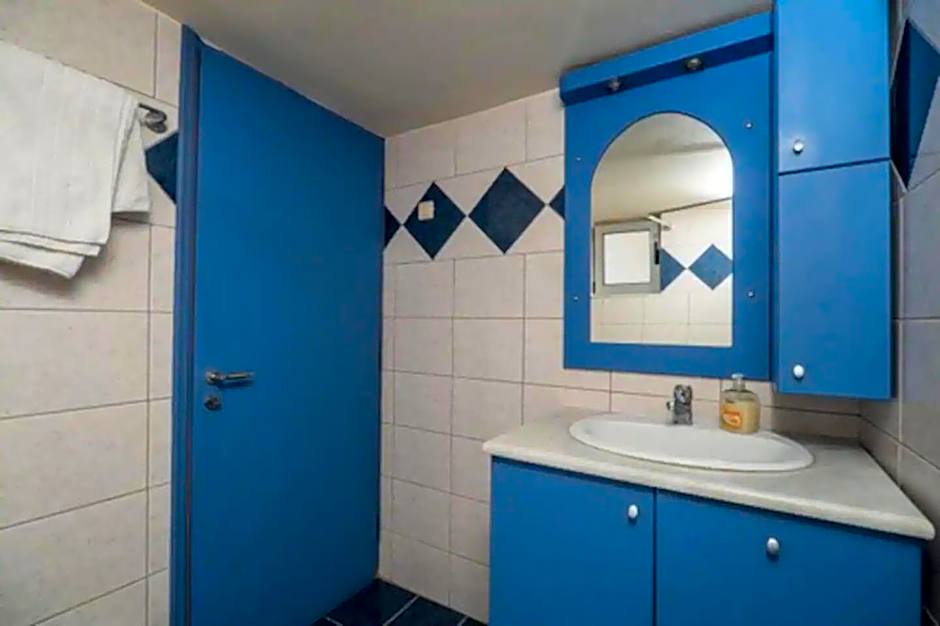 House just on the beach -included 2 canoe and 2 bicycles