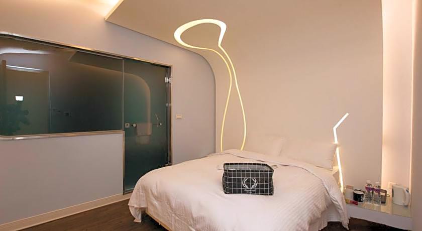 YA-NOLD HOT SPRING HOTEL