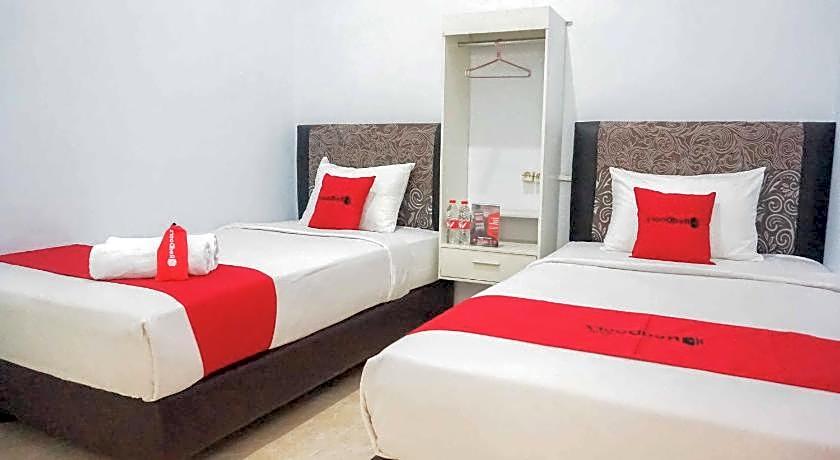 RedDoorz near Velodrome Malang 2