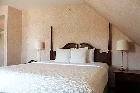 1 King Bed Junior Suite, Different Building