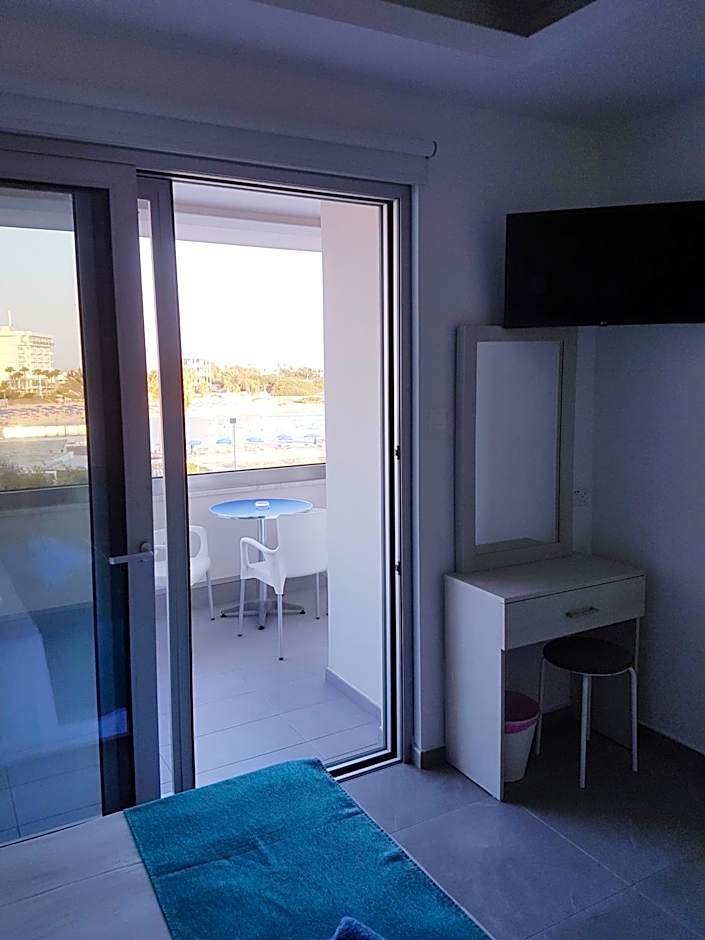 Christopher's Sandy Beach Suites