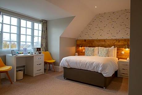 Classic Double with Shower Only Ensuite