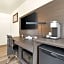 Econo Lodge Inn & Suites Heavenly Village Area