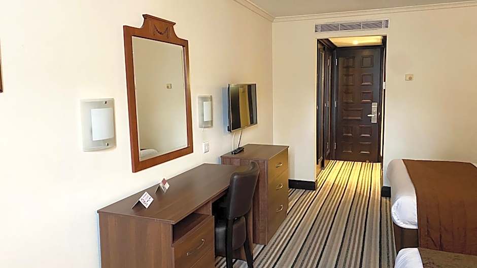 Europa Gatwick Hotel & Spa