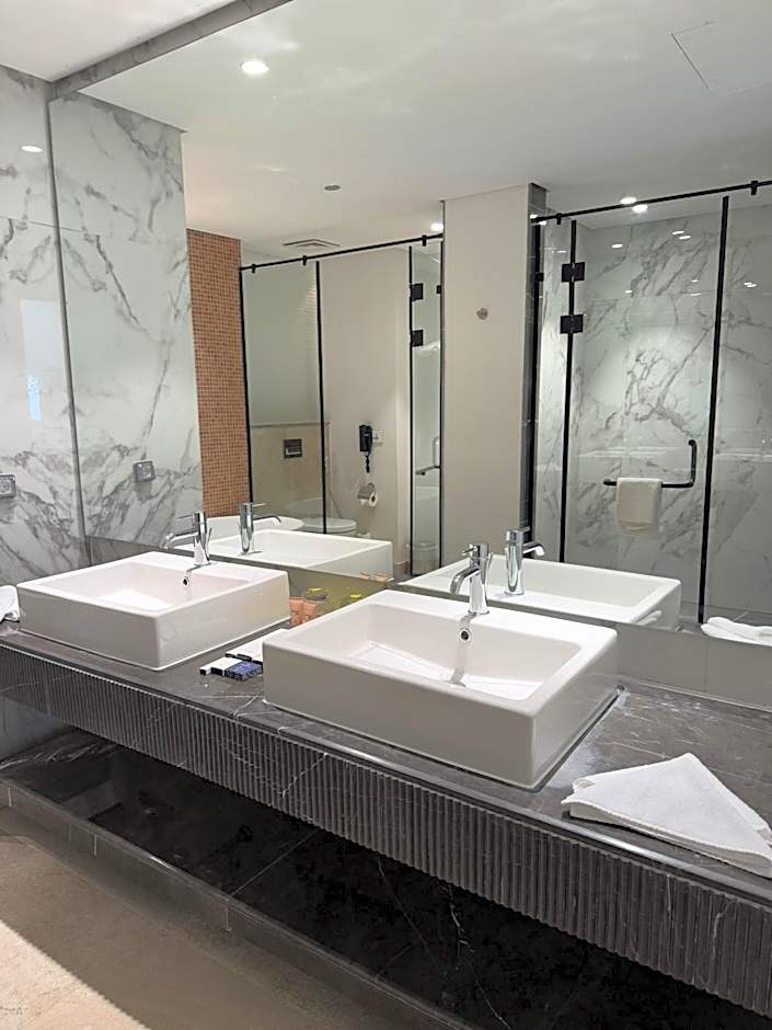 The G Einbay Golf Resort