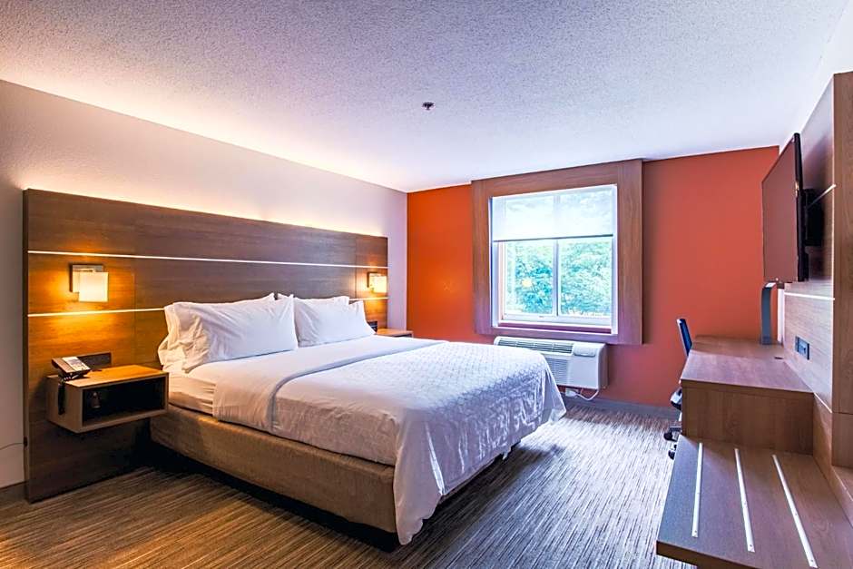 Holiday Inn Express & Suites Lincoln East - White Mountains By IHG