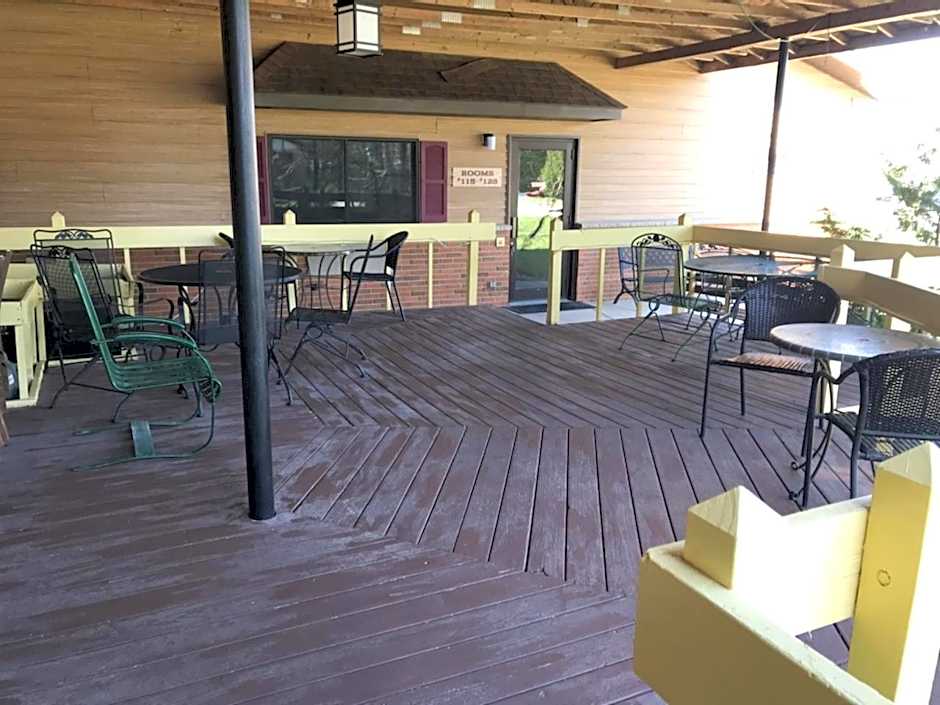 Country Lodge Inn