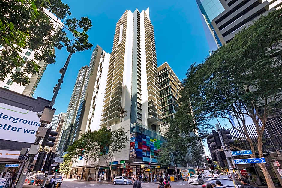 Oaks Brisbane River City Suites