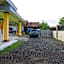 OYO 2371 Islami Family Residence