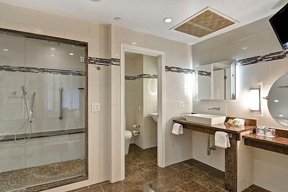 The Cincinnatian Hotel, Curio Collection by Hilton