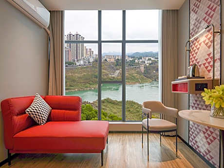 Dossen - Executive Suite with River View