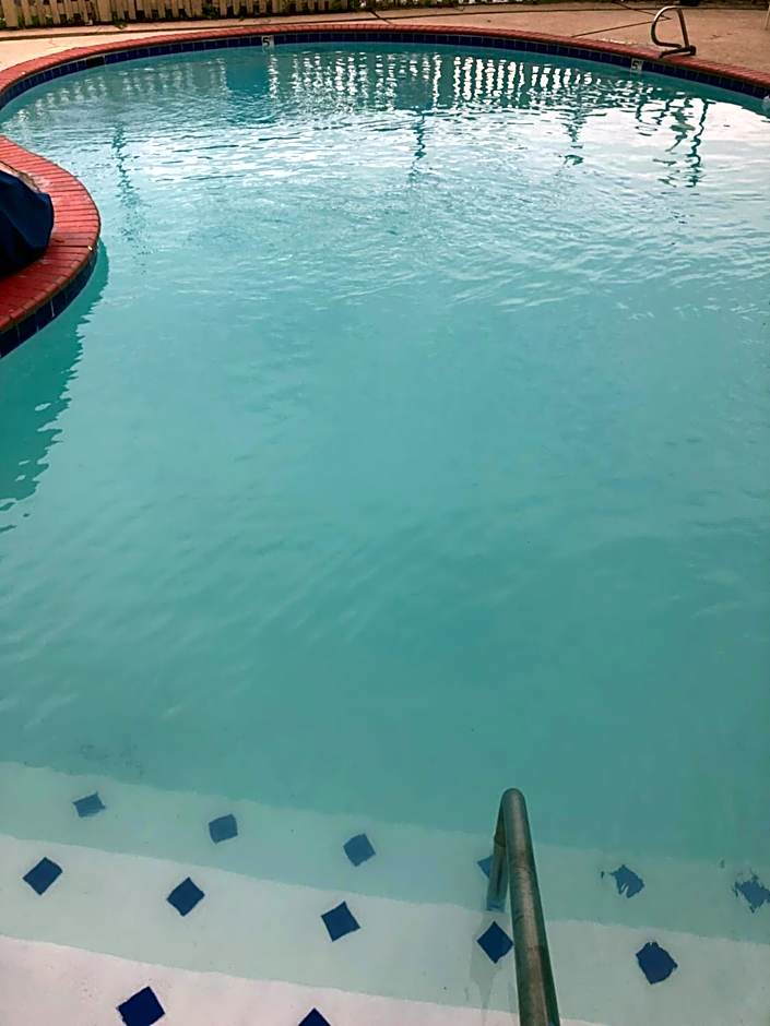 All Seasons Inn & Suites