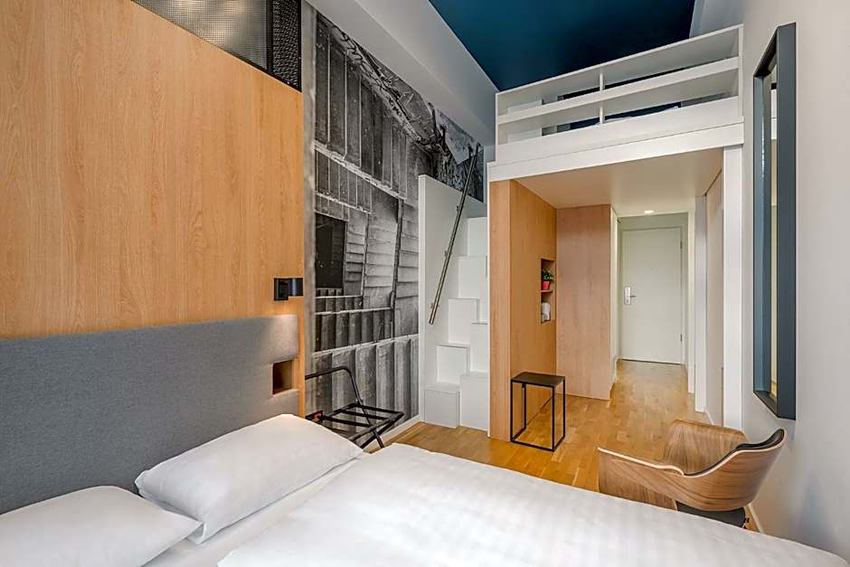 Dean's College Hotel