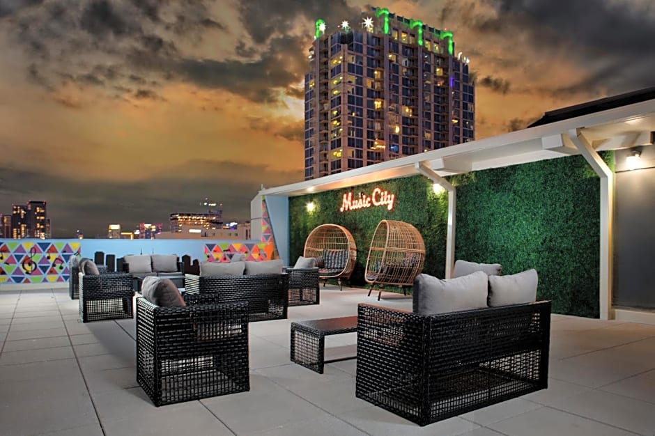 Aloft Nashville West End