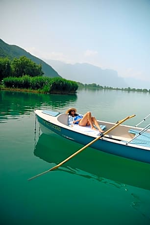 Leuchtenburg am See