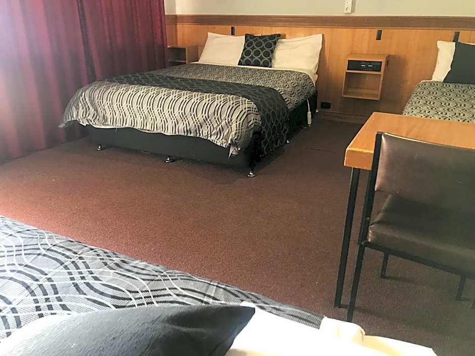 County Lodge Motor Inn