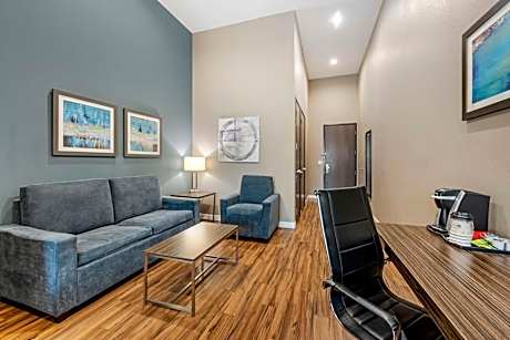 Queen Suite with Sofa Bed - Disability Access/Non-Smoking