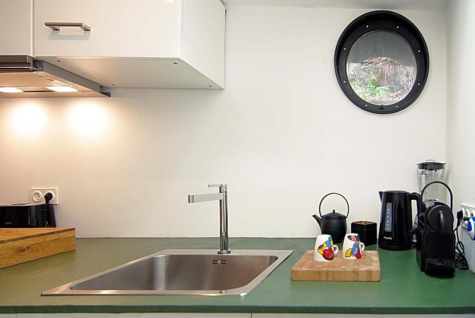 Magnificent houseboat with a stunning view!