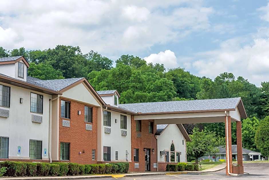 Super 8 by Wyndham Coshocton Roscoe Village