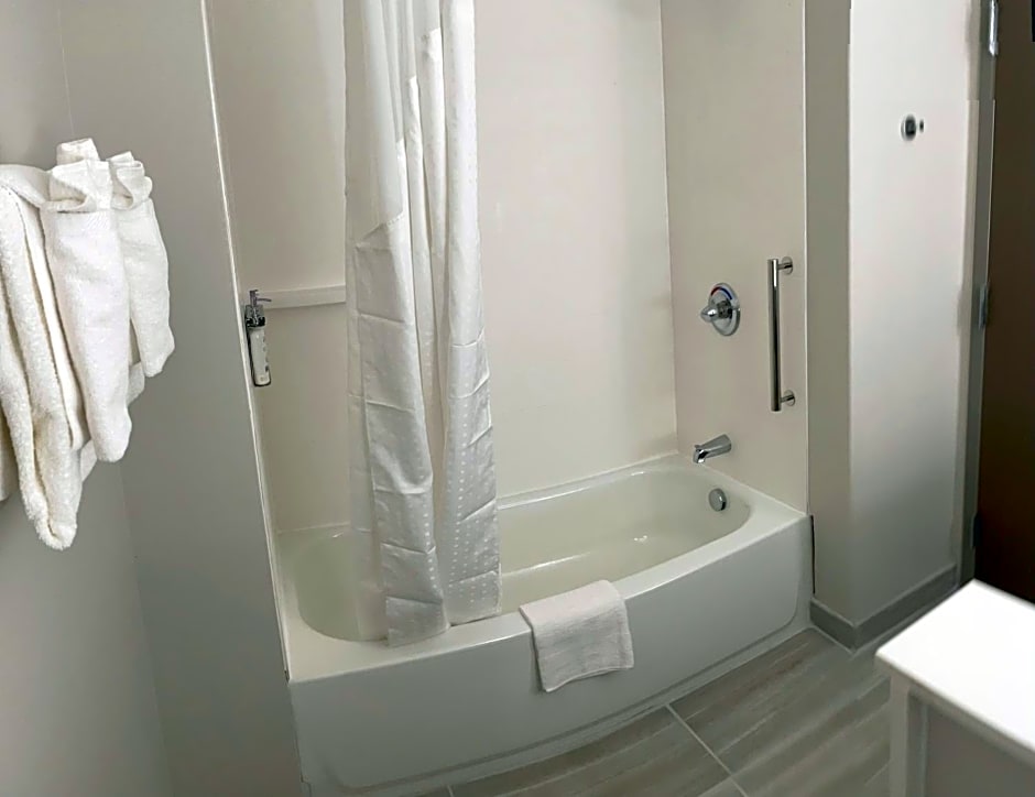 Holiday Inn Express & Suites Muskegon - Grand Haven By IHG