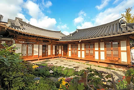 Bukyungdang Hanok Guesthouse