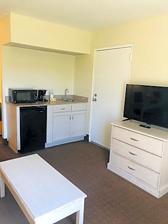 Deluxe King Studio Suite - Non-Smoking