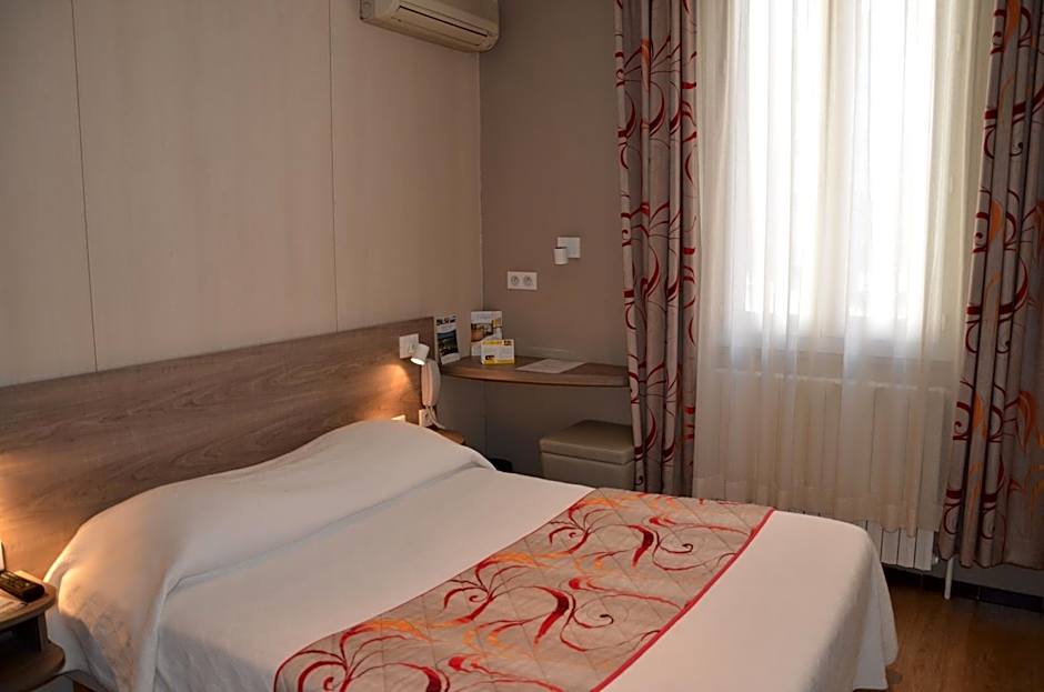 Brit Hotel Confort Le Revest Sainte-Maxime