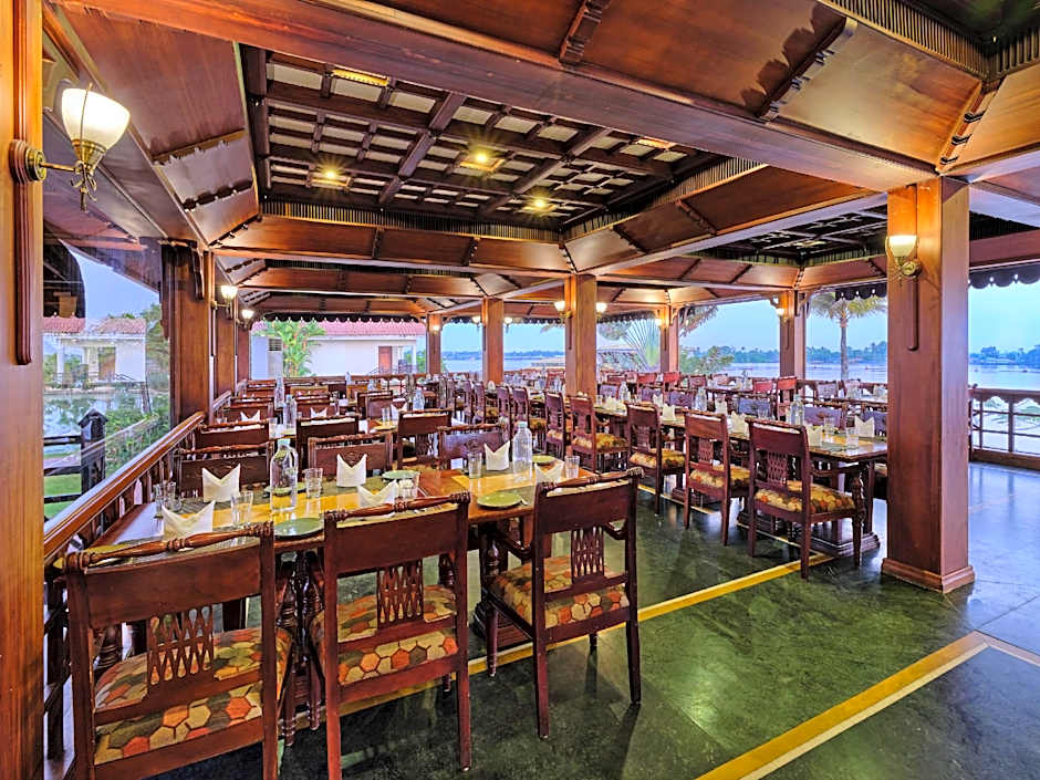 Sterling Lake Palace Alleppey