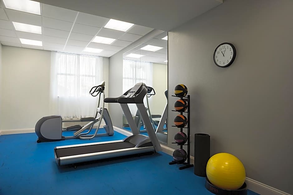 Days Inn & Suites by Wyndham Belmont