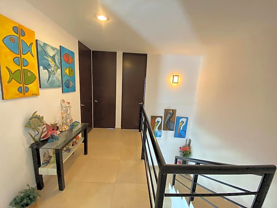 Escape to Paradise, Minimalist 4-BR Beachfront, 300 Mbps with amazing views