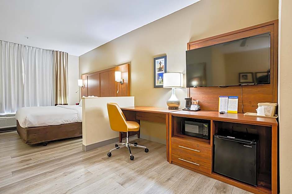 Comfort Inn & Suites Montgomery East Carmichael Rd
